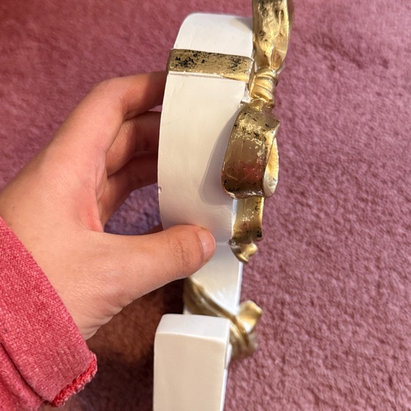 White and Gold Decorative Letter S with bow - Picture 4 of 4